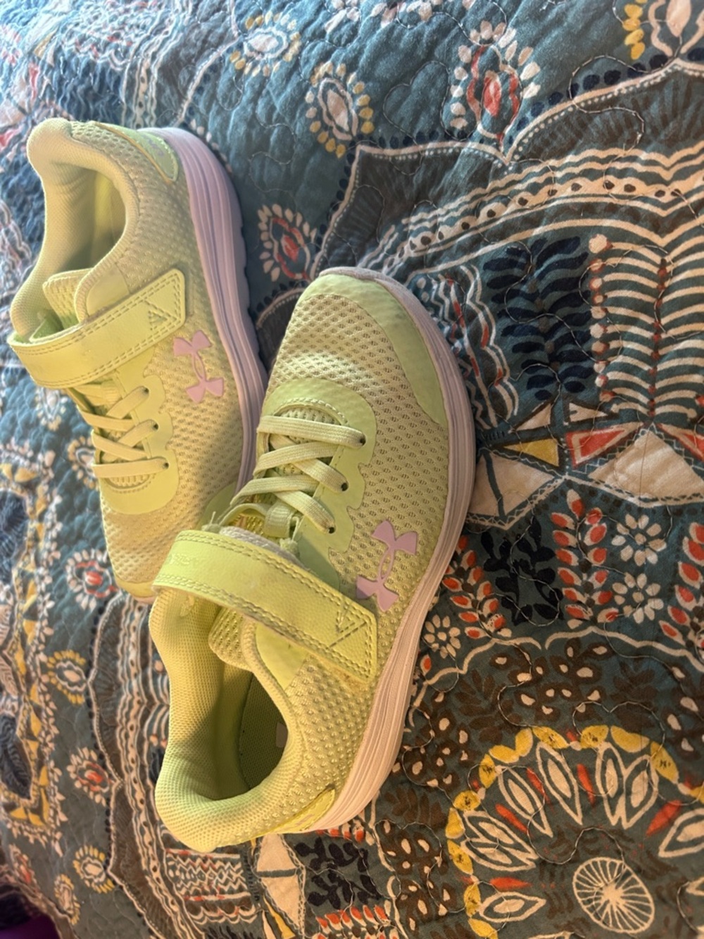 Under Armour Kids Light Lime Green Hook-and-Loop Sneakers